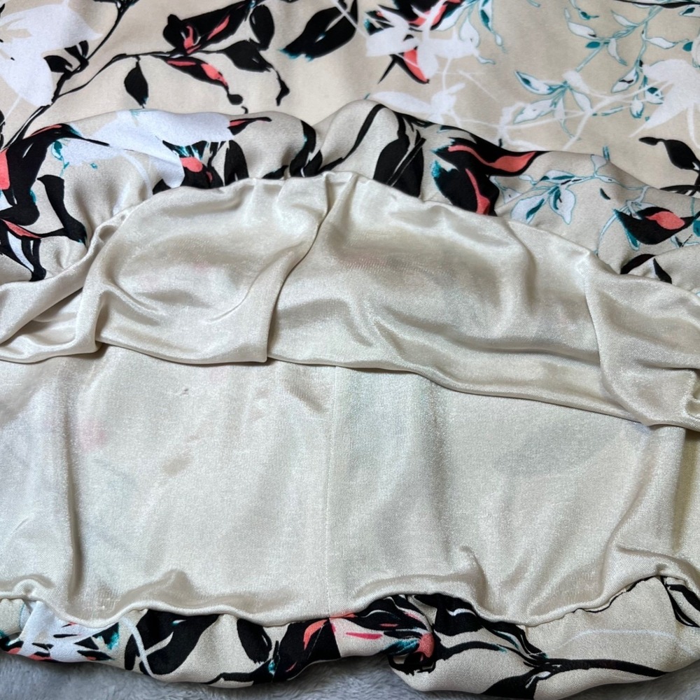 Liz Claiborne  Womens Size Large Floral Pleated Blouse Beige Short Sleeve Work - Picture 11 of 12